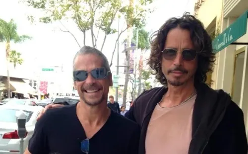 Una de las últimas imágenes de Chris Cornell junto a su hermano Peter.