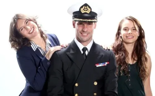 Francisca Imboden, Gonzalo Valenzuela y Maria Gracia Omegna como sus personajes para “Papá a la Deriva”.
