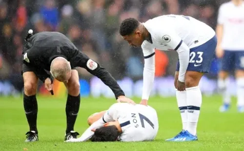 En febrero, en un duelo ante el West Ham, Son debió retirarse lesionado tras sufrir problemas en uno de sus brazos. Foto: Getty Images