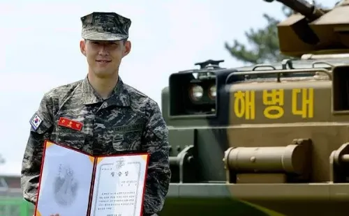 Son terminó con honores su paso por el servicio militar de Corea del Sur. Foto: Getty Images