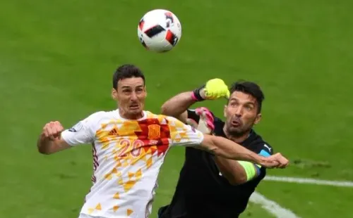 Aritz Aduriz jugando por España