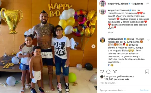 Valdivia revivió la polémica con Bielsa en su saludo de cumpleaños a Arturo Vidal.