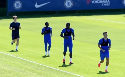 Kanté estuvo en el regreso a las prácticas, pero tras los positivos de Covid-19 optó por quedarse en su casa. Foto: Getty Images