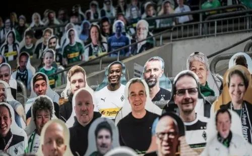 A pesar de no tener a su público de su lado, el Borussia M’gladbach estrenará las fotos de cartón de sus hinchas por todo el estadio y que sorprendió al mundo del futbol. (Foto: Getty)