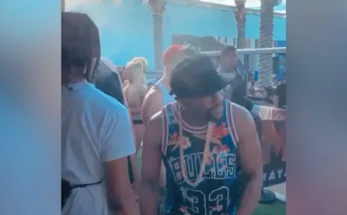 Mayweather es sorprendido en masiva pool party en Arizona sin respetar ninguna medida de seguridad sanitaria ante el coronavirus.