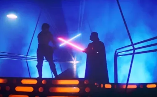El enfrentamiento entre Darth Vader y Luke Skywalker en “Star Wars: El Imperio Contraataca” es uno de los momentos más recordados de la historia del cine mundial.