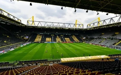 El Der Klassiker se jugará en el Signal Iduna Park, claro que a estadio vacío como se ve en la imagen. (Foto: Getty)