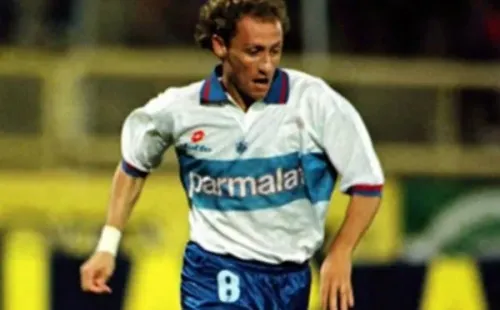 Ricardo Lunari defendiendo los colores de Universidad Católica.