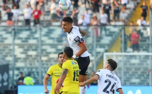 Durante su paso por Colo Colo, Juan Manuel Insaurralde se ha ganado el cariño de los hinchas y hasta ha lucido la jineta de capitán en varias ocasiones. Foto: Agencia Uno
