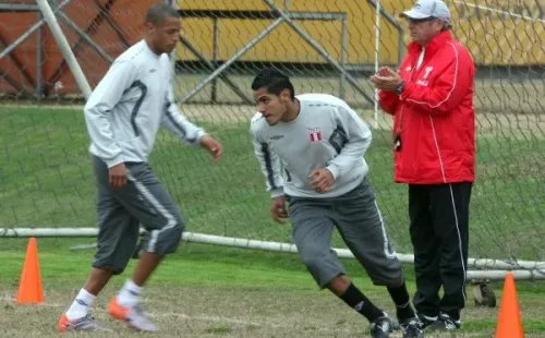 Sergio Markarián cuando dirigía a la selección de Perú