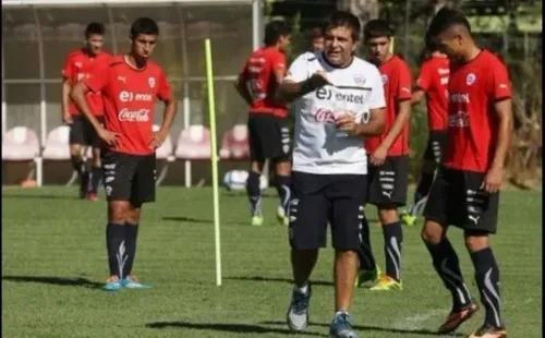 Vivas dirigió a la Roja Sub 20 en 2014,donde cosechó cuatro victorias, siete empate y 12 derrotas.