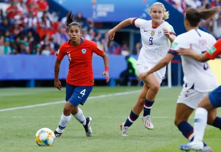 Francisca Lara es otra de las protagonistas de este Torneo eSports Celebrity. Acá, con la camiseta de la Selección Chilena en el Mundial Femenino de Francia ante Estados Unidos.