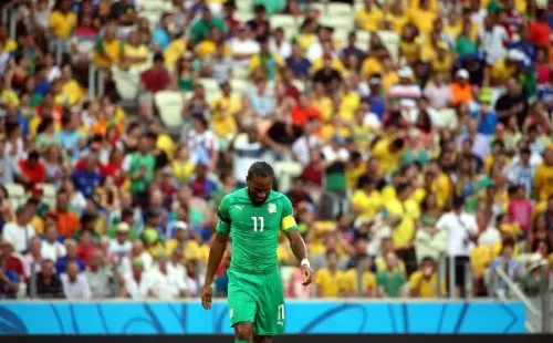 Didier Drogba perdió la paciencia con su compañero del Olympique de Marsella, Mido, y pelearon en el avión generando turbulencia