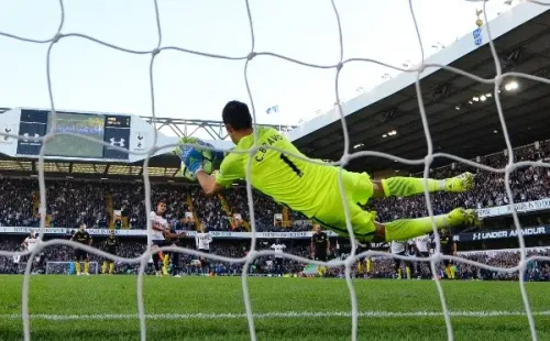 Bravo y su clásico en el Manchester City.