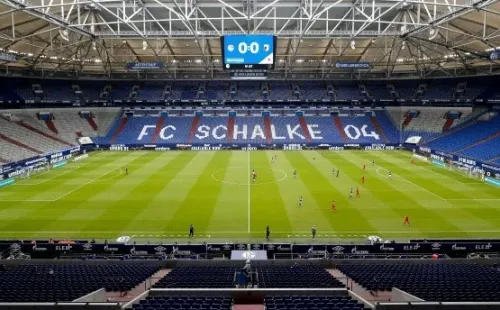 Veltins-Arena es el escenario para este encuentro de dos equipos que lo pasan bastante mal. (Foto: Getty)