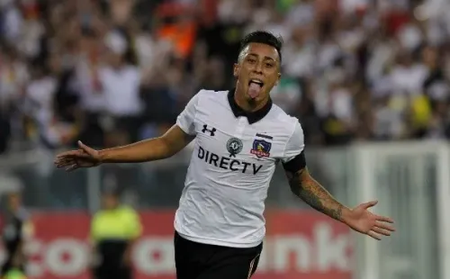 Martín Rodríguez celebrando un gol en Colo Colo contra Universidad Católica