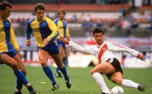 Claudio Borghi haciendo su tradicional rabona (Getty Images)