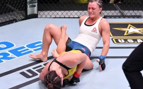 Hannah Cifers sintió de inmediato la presión de la kneebar (palanca de rodilla) de Mackenzie Dern. Foto: Getty Images