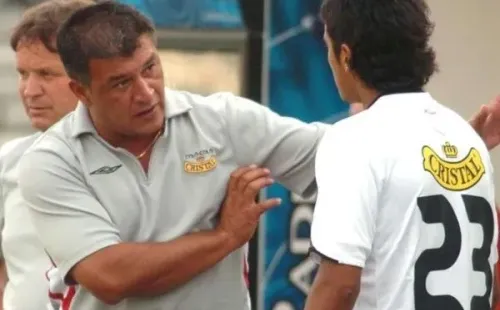 Claudio Borghi junto a Arturo Vidal en Colo Colo