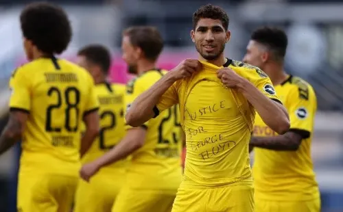 Achraf Hakimi también festejó su gol pidiendo justicia para George Floyd