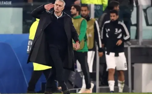 Mourinho llamó al plantel del Tottenham dejar el egoísmo y miedo a las lesiones para reiniciar la Premier League y dar alegría a los hinchas
