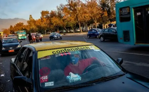 Los taxis y el transporte público están excentos de la restricción vehicular. (Foto: Getty)
