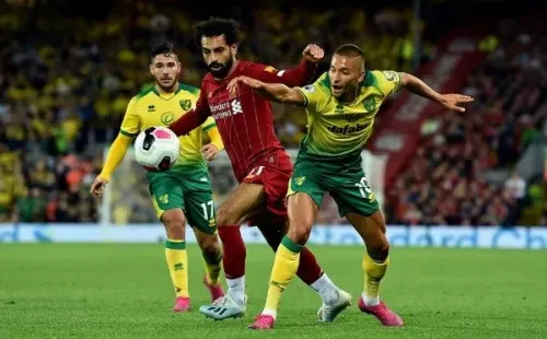 La Premier League busca introducir pausas obligatorias para beber agua y evitar la deshidratación de los jugadores en el retorno del fútbol debido a las altas temperaturas