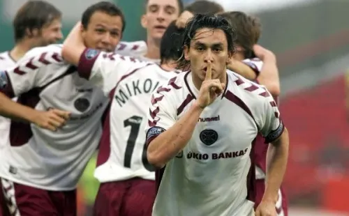 Mauricio Pinilla fue el último chileno en jugar en Escocia. Defendiendo la camiseta del Heart of Midlothian vivió sus últimas dos temporadas de su primer paso por Europa. Foto: Getty Images