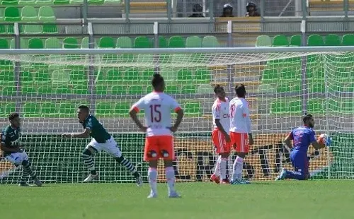 Carlos Muñoz y uno de sus tres goles en esa tarde en Valparaíso