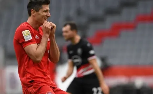 Robert Lewandowski festejando ante elFortuna Düsseldorf (Getty Images)
