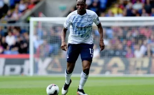 El colombiano Yerry Mina sufrió una lesión muscular y se perderá el esperado derbi entre Everton y Liverpool por la Premier League