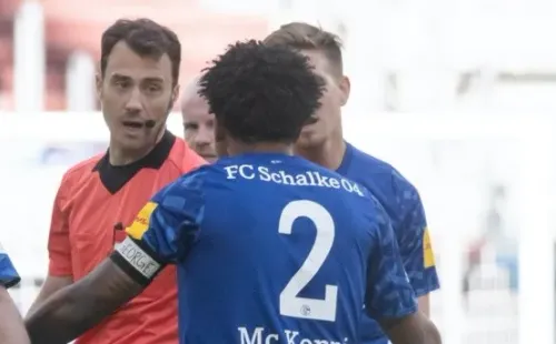 McKennie lució este brazalete negro pidiendo justicia para George (Getty Images)