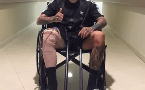 Nicolás Castillo ha mostrado en su cuenta de Instagram el proceso de rehabilitación para volver a caminar sin problemas. Foto: Instagram