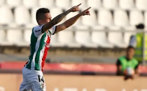 Bryan Carrasco llegó este semestre a Palestino, porque no pudo seguir su carrera en México. (FOTO: Agencia Uno)