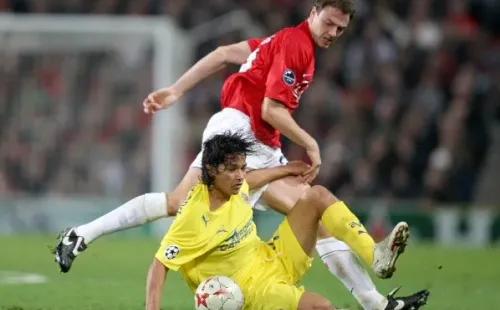 Matías Fernández enfrentando al Manchester United (Getty Images)