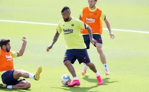 Luis Suárez ya ha entrenado con total normalidad en las últimas prácticas del Barcelona, por lo que está listo para volver a las canchas. La última vez que jugó fue en enero pasado. Foto: Barcelona