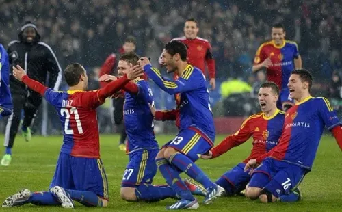 El volante chileno defendió los colores de Basilea entre las temporadas 2012-13 a la 2014-15. Luego pasó a defender los colores de Hamburgo.
