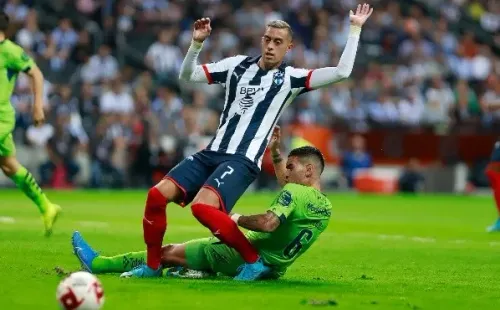 Sebastián Vegas enfrentando a Monterrey