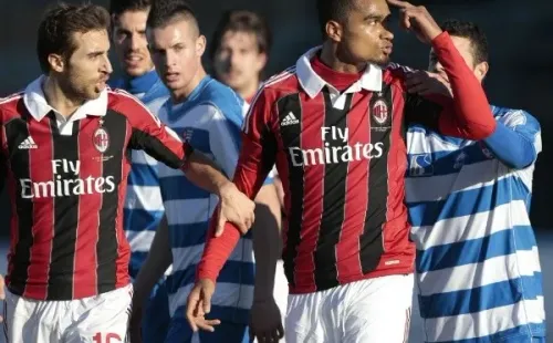 Kevin-Prince Boateng y el Milan se retiran del campo por insultos racistas.