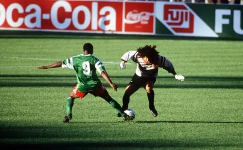 Higuita y su error ante Roger Milla en el Mundial de Italia 1990 (Getty Images)