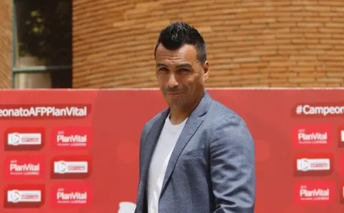 Esteban Paredes es el máximo goleador del fútbol chileno y es el último gran ídolo que tiene el Cacique. (FOTO: Agencia Uno)