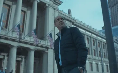 Andrés Parra convertido completamente en el ex presidente de la ANFP Sergio Jadue, para “El Presidente”.
