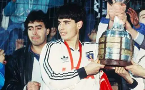 Un joven Miguel Ramírez hacía historia con Colo Colo en la Libertadores de 1991. Foto: Archivo