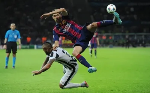 Aparatosa caída de Sergio Busquets ante la entrada del King