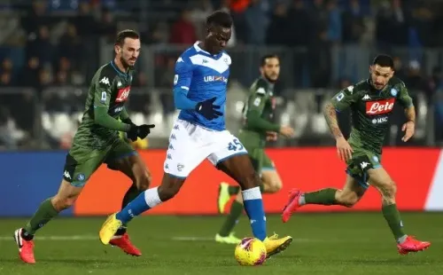 Mario Balotelli es uno de los jugadores más importantes del Brescia, pero su actitud aburrió a la directiva, que buscaría terminar su contrato. Foto: Getty Images
