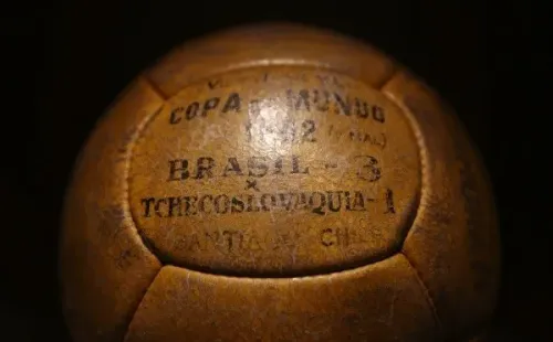 Historia en una fotografía: La final de Chile 1962 singificó la segunda Copa del Mundo para Brasil, actuales pentacampeones del mundo y que en esa tarde en Santiago vencieron por 3 tantos a 1 a Checoslovaquia. (Foto: Getty)