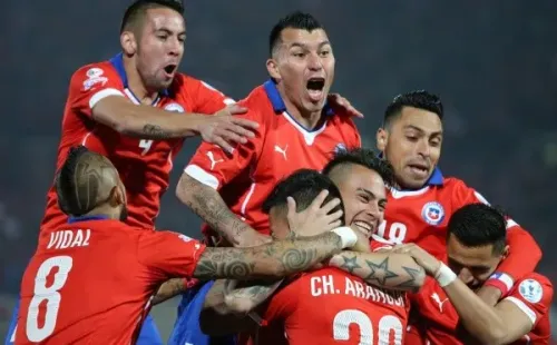 Una jornada de abrazos y goles tuvo la selección, esto a pesar de que días antes vivió el polémico accidente de Arturo Vidal. (Foto: Getty)