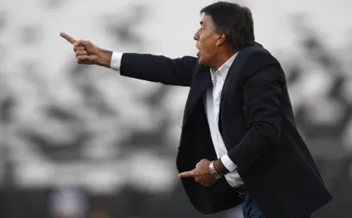 Hugo Tocalli dirigió al Cacique durante los años 2009 y 2010. En ese periodo se consagró campeón del Clausura, clasificó a la Libertadores y dirigió a jugadores como Charles Aránguiz o Esteban Paredes.