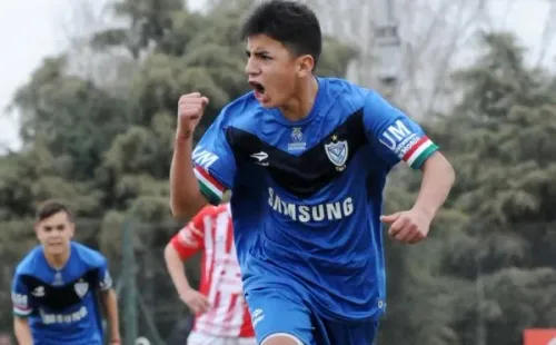 El mediocampista de Vélez Sarsfield, Thiago Almada, ha sido comparado con Messi y grandes clubes se han interesado en su pase