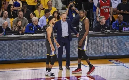 Steve Kerr no solo hizo historia con los Chicago Bulls, sino también como entrenador. Junto a Golden State Warrios se ha coronado campeón tres veces: 2015, 2017 y 2018. Foto: Getty Images